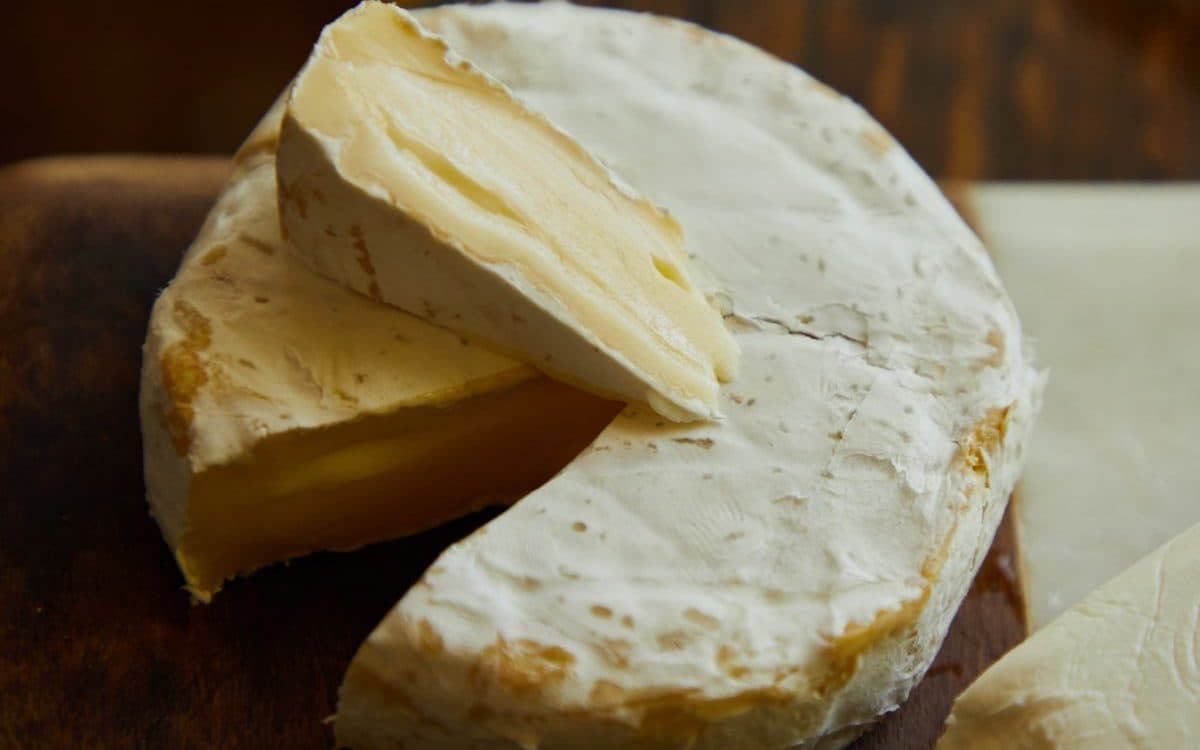 ה CFS של הונג קונג מעניינה על שלוש אצוות של גבינת Brie עבור Listeria