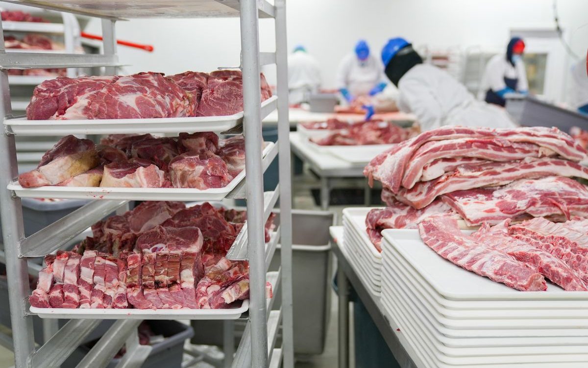 Een vleesbedrijf roept vlees en gevogelte in Zwitserland terug wegens Listeria in de productieomgeving