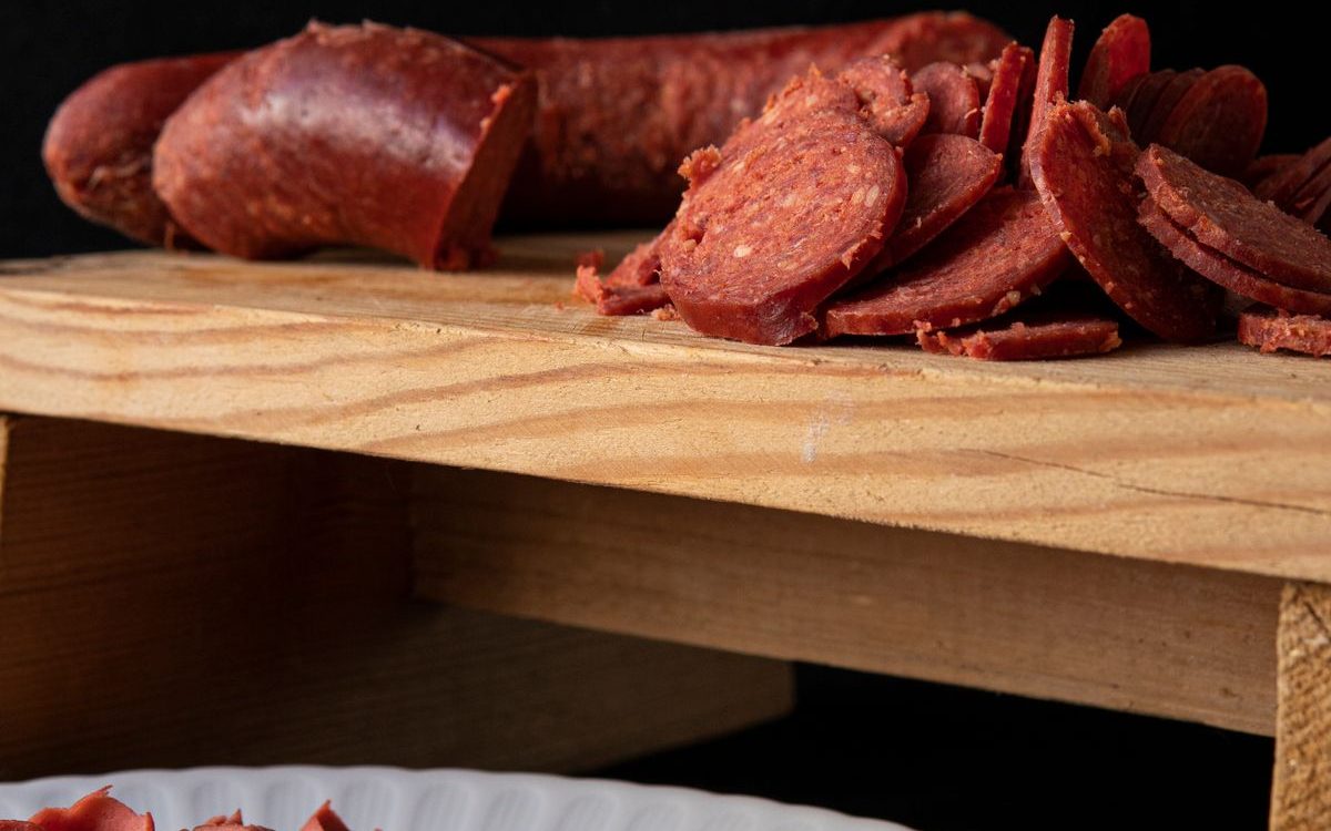 Eine Schweizer Discountkette ruft geräuchtes Rind wegen STEC zurück