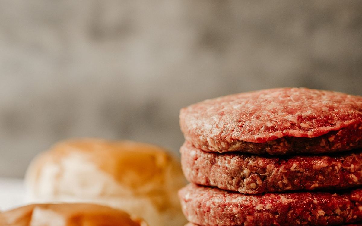 Varias empresas del sector Retiran Steaks Hachés de Res por Salmonella