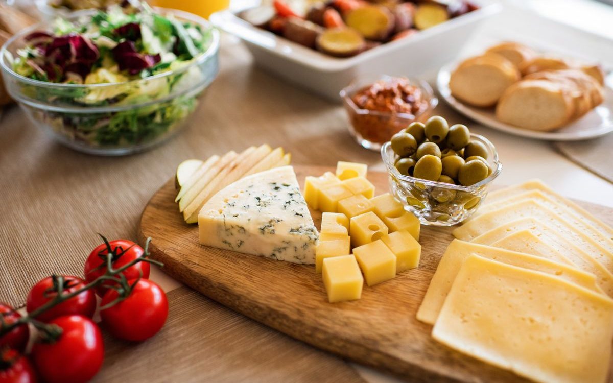 El Brote de Listeria en Quesos Blandos Pasteurizados de una quesería Suma 21 Casos y Dos Muertes en Francia
