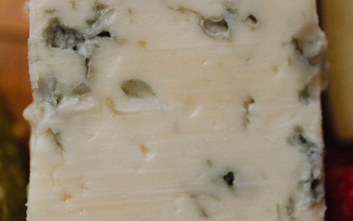 Une Fromagerie Rappelle Six Variétés de Fromage dans 16 États Allemands en Raison de Listeria