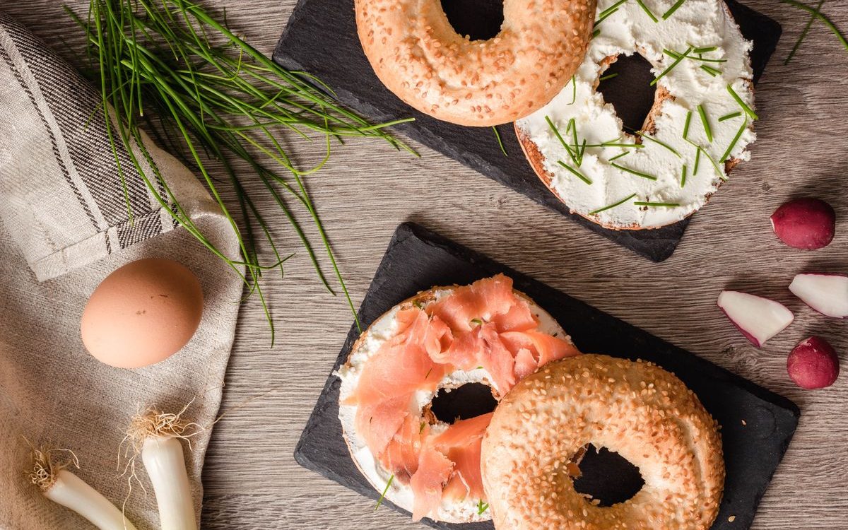 Plusieurs chaînes de supermarchés rappellent les wraps et petits pains au saumon fumé en raison de Listeria