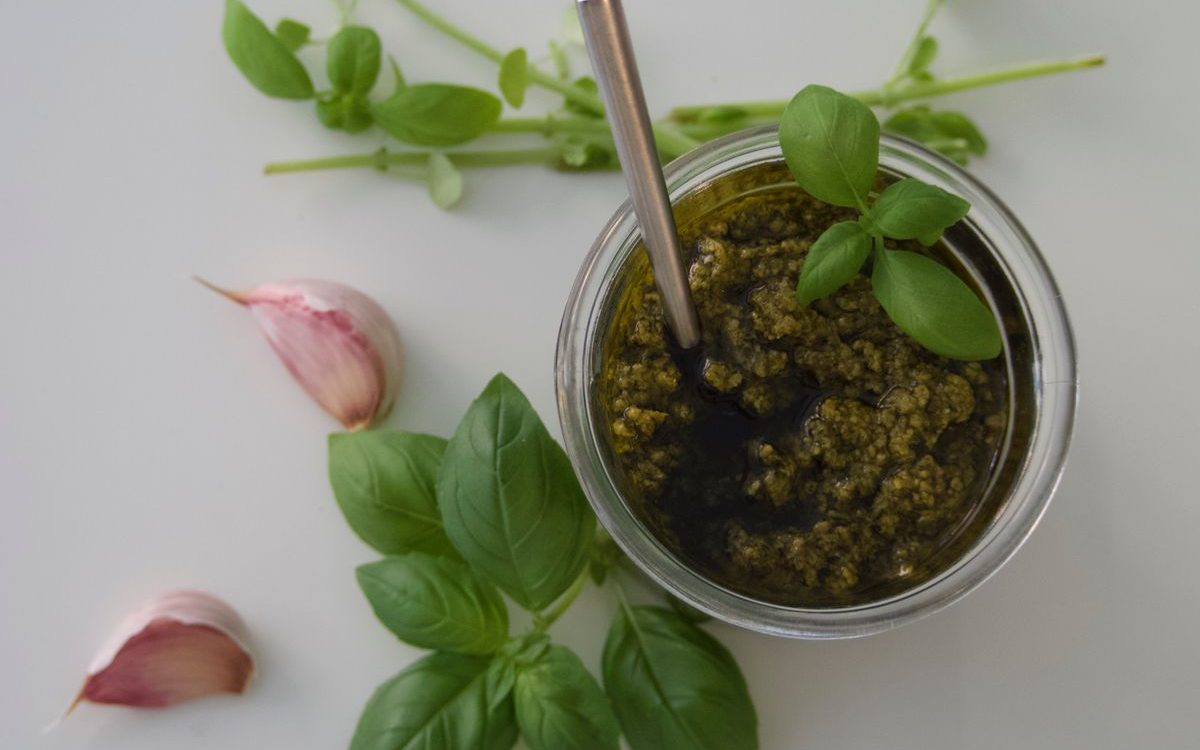 Retiran Pesto de Ajo de Oso por Fragmentos de Plástico