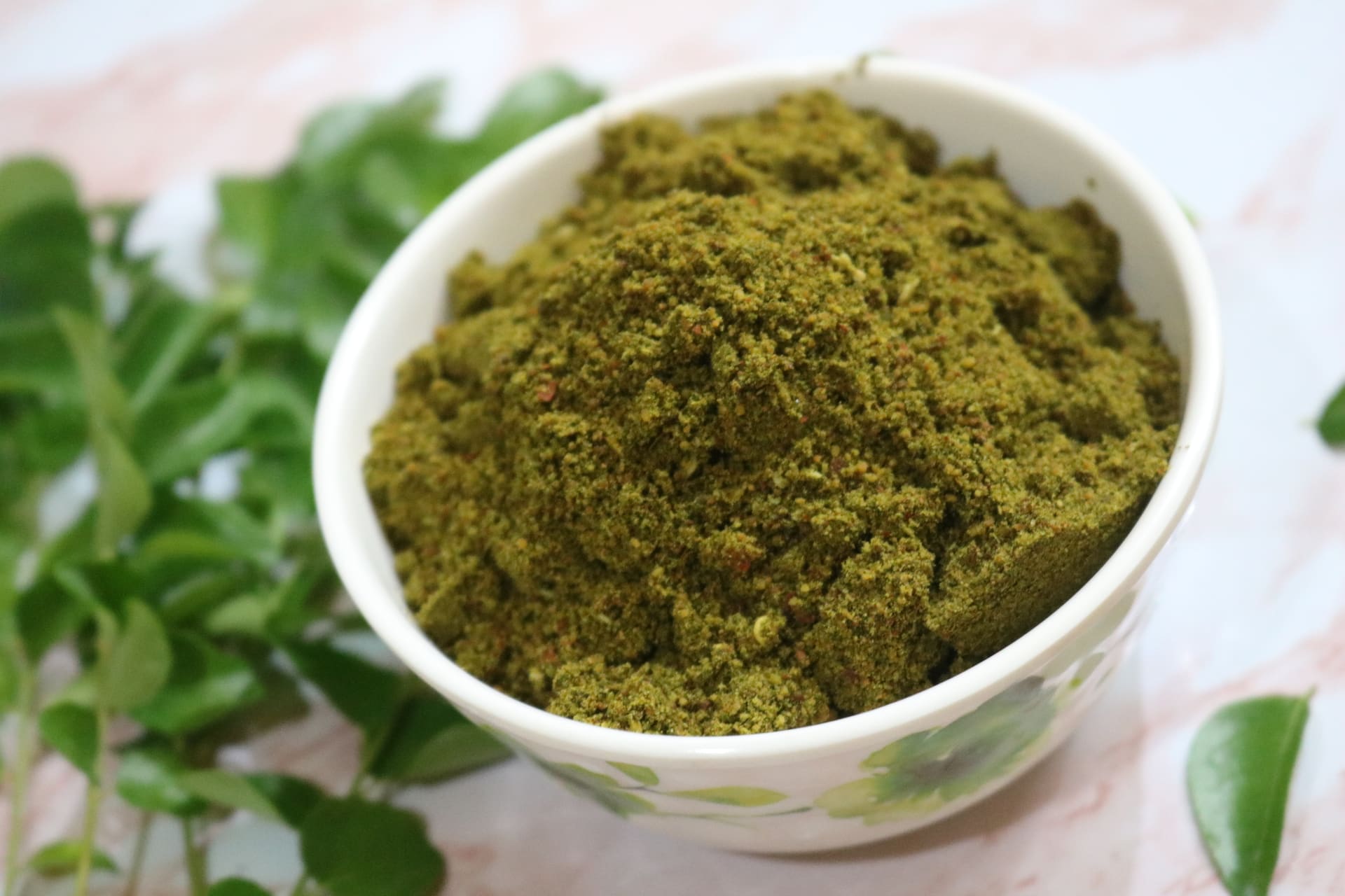 CDC Investiga Brote de Salmonella Multirresistente con el Gen NDM-1 en Suplementos de Moringa